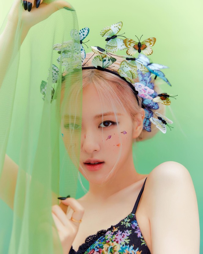 Ảnh tốt nghiệp của Rosé BLACKPINK gây tranh cãi lớn, khiến cô nàng dính nghi án dao kéo? - ảnh 3