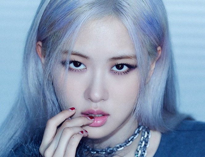 Ảnh tốt nghiệp của Rosé BLACKPINK gây tranh cãi lớn, khiến cô nàng dính nghi án dao kéo? - ảnh 2