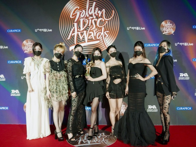 Seunghee OH MY GIRL biến mẫu váy từng được Jennie BLACKPINK mặc thành thảm họa thời trang - ảnh 1