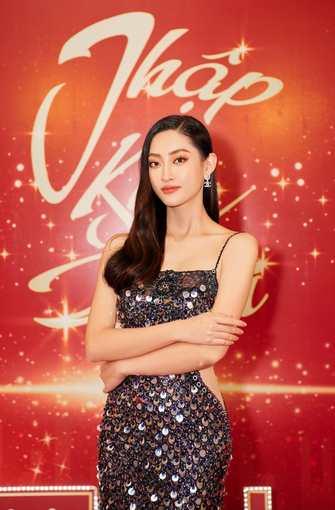 Hoa hậu Đỗ Thị Hà và Lương Thuỳ Linh chọn váy màu sắc đối lập, khoe khéo body cực phẩm - ảnh 3