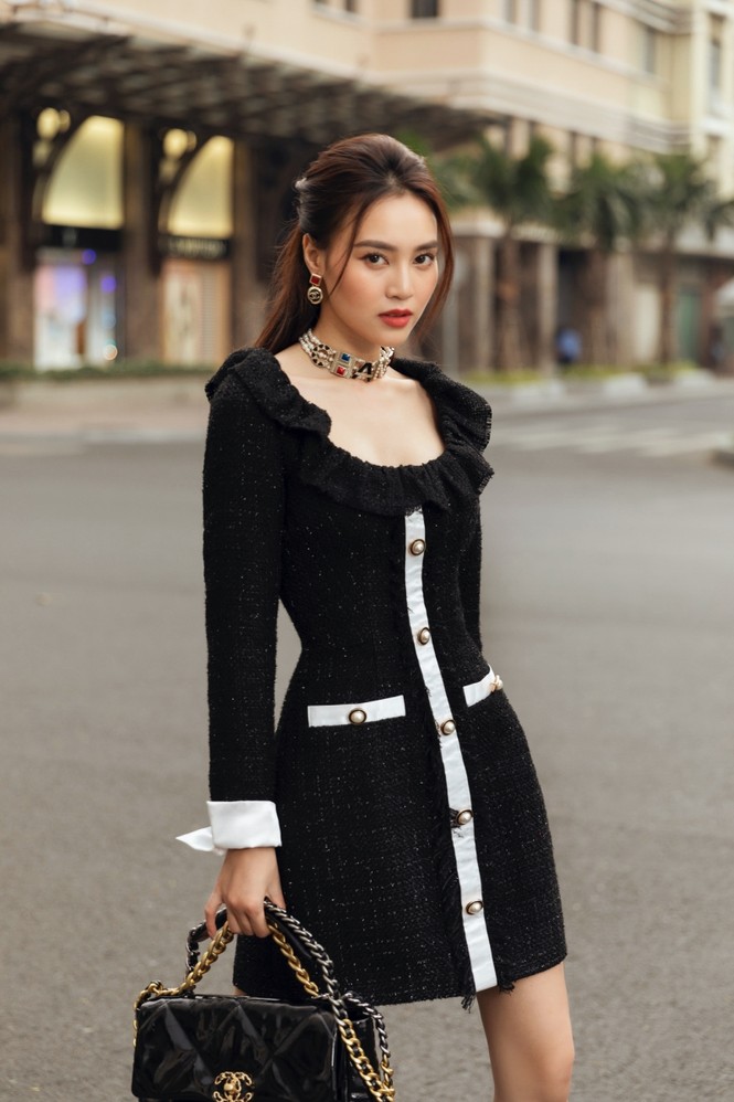 Ninh Dương Lan Ngọc xinh đẹp dạo phố trong những thiết kế rất hợp thời tiết Sài Gòn - ảnh 2