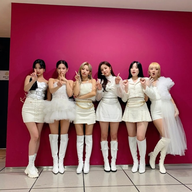 Đỉnh như Yuqi (G)I-DLE, mặc chiếc váy giống Jisoo BLACKPINK mà nhìn mãi mới nhận ra - ảnh 1