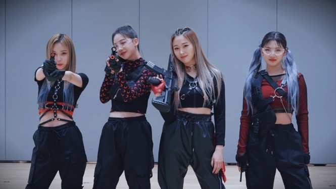 Netizen Hàn cho rằng aespa còn phải học hỏi BLACKPINK nhiều về cách diện đồ Techwear - ảnh 1