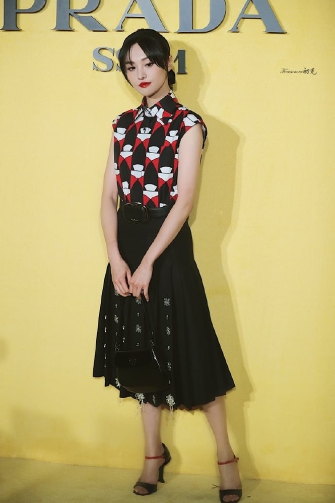 Làm đại sứ thương hiệu Prada, Trịnh Sảng đập tan lời đồn “hết thời”, nhưng vẫn bị so sánh với Irene - ảnh 5