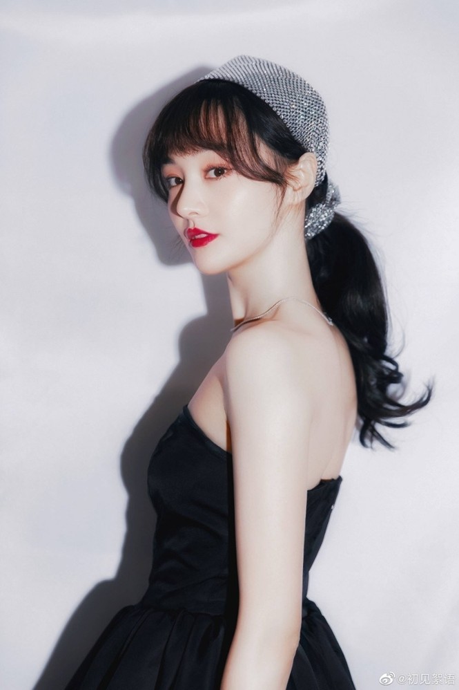 Làm đại sứ thương hiệu Prada, Trịnh Sảng đập tan lời đồn “hết thời”, nhưng vẫn bị so sánh với Irene - ảnh 7