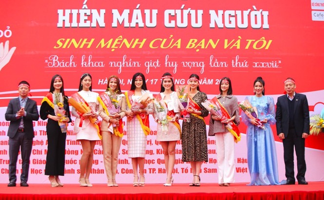 Hoa hậu Đỗ Thị Hà cùng dàn người đẹp lan toả thông điệp nhân văn của ngày Chủ nhật Đỏ - ảnh 1