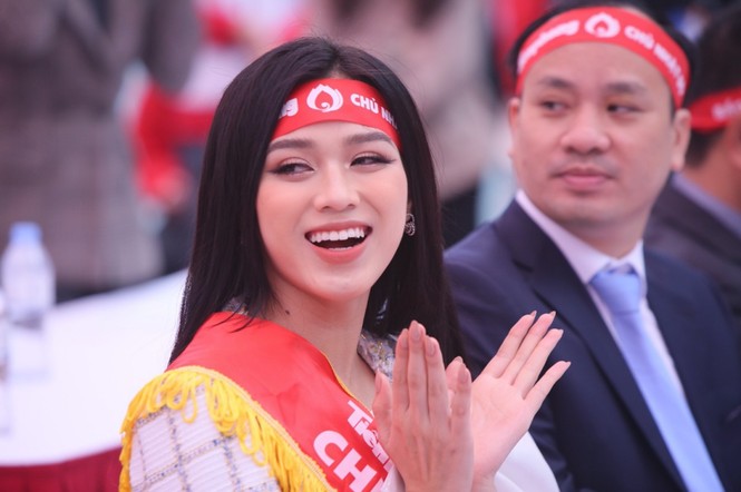 Hoa hậu Đỗ Thị Hà cùng dàn người đẹp lan toả thông điệp nhân văn của ngày Chủ nhật Đỏ - ảnh 3