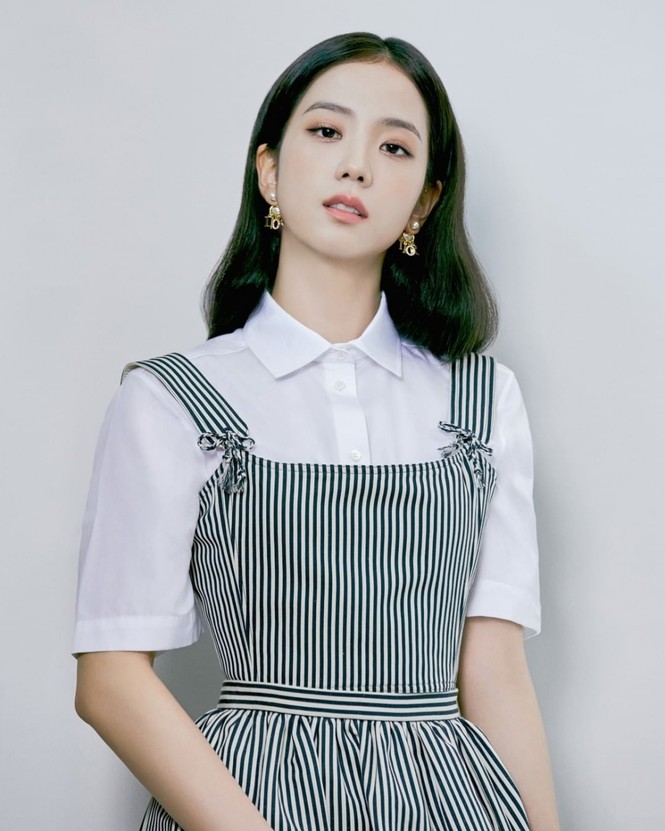 Lại đụng đồ Dior với Jisoo (BLACKPINK), Triệu Lệ Dĩnh tiếp tục bị chê lộ nhược điểm - ảnh 3