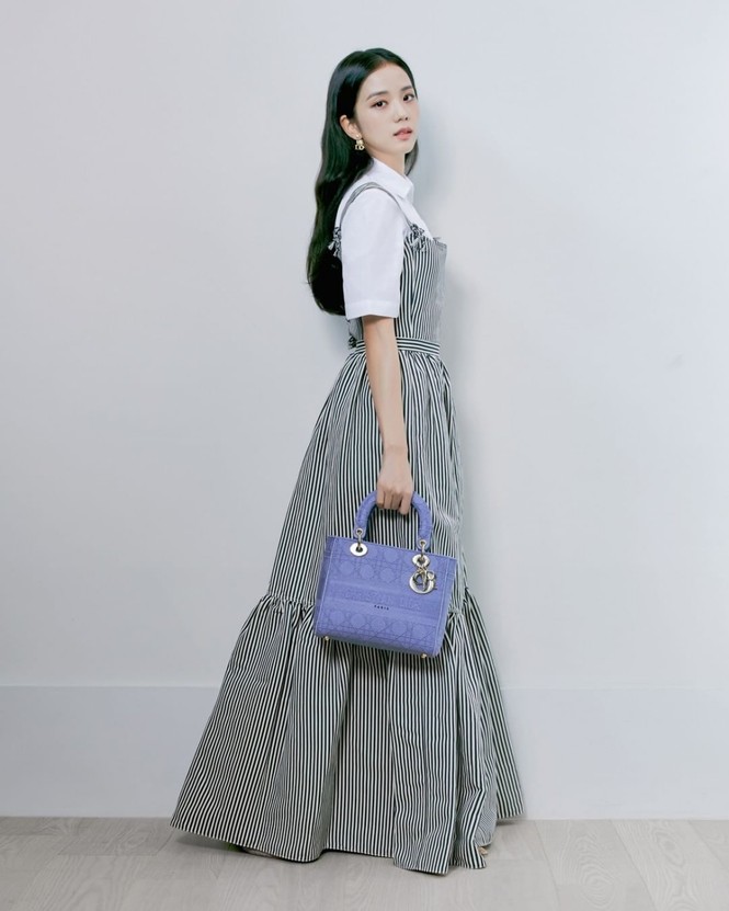 Lại đụng đồ Dior với Jisoo (BLACKPINK), Triệu Lệ Dĩnh tiếp tục bị chê lộ nhược điểm - ảnh 2