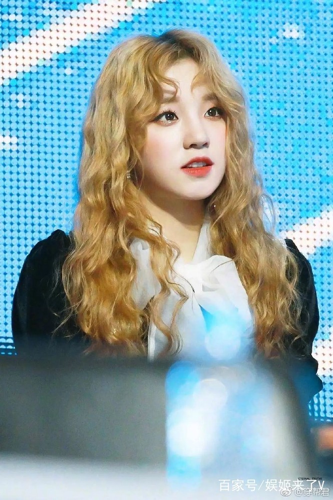 Hoá ra idol hợp với tóc xoăn dài nhất K-Pop không phải là Jisoo (BLACKPINK) hay Irene (Red Velvet) - ảnh 7