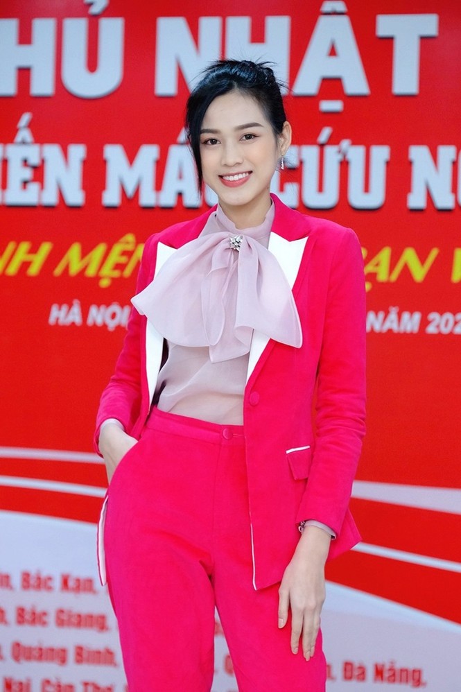 Soi trang phục Hoa hậu Đỗ Thị Hà trong các hoạt động nhân ái, xinh đẹp nền nã không có gì để chê - ảnh 5