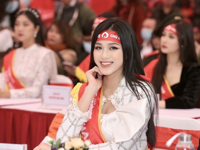 Hoa hậu Đỗ Thị Hà xinh đẹp trong tà áo dài trắng khi chính thức đảm nhận cương vị mới - ảnh 5
