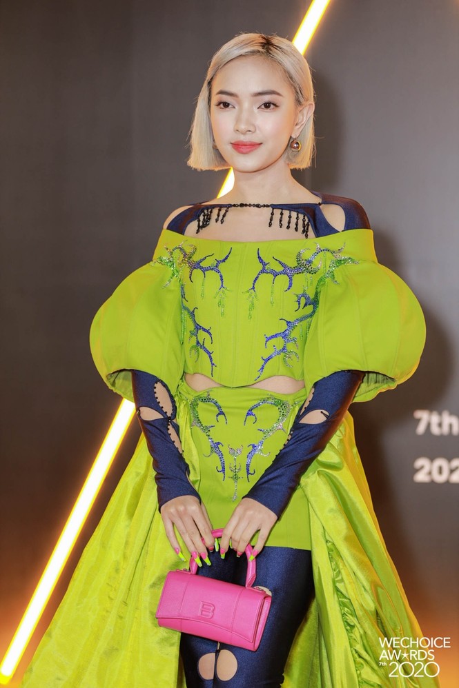 Hotgirl trứng rán, Ngọc Trinh, các cô gái hot nhất MXH đọ sắc cực gắt tại thảm đỏ WeChoice - ảnh 4