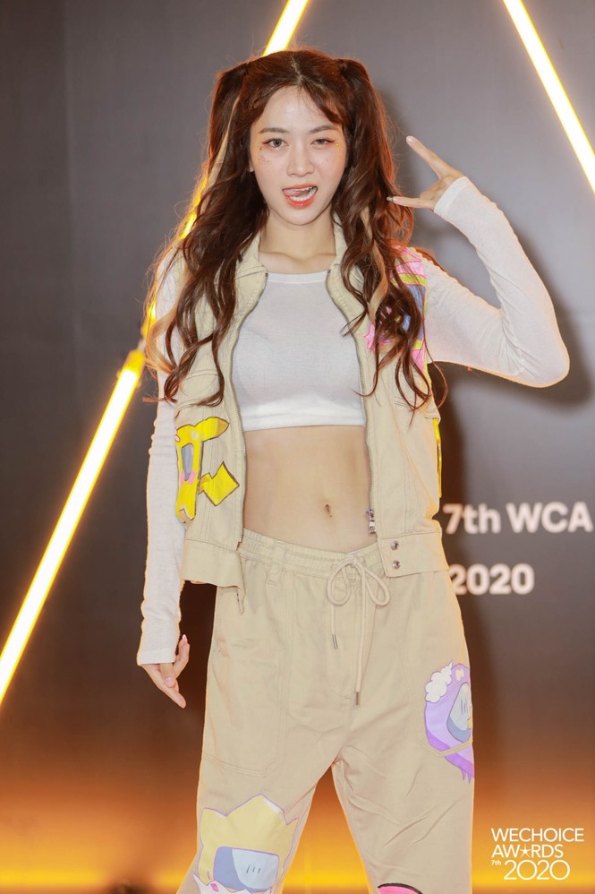 Hotgirl trứng rán, Ngọc Trinh, các cô gái hot nhất MXH đọ sắc cực gắt tại thảm đỏ WeChoice - ảnh 9