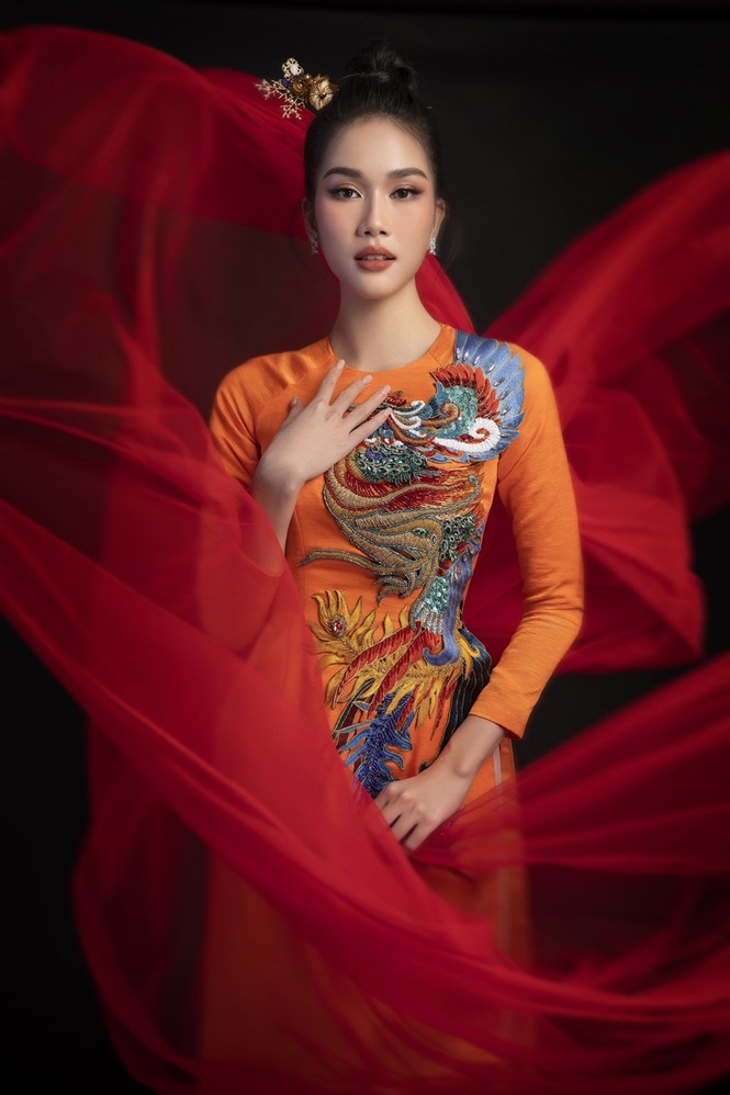 Ngắm Top 3 Hoa Hậu Việt Nam 2020 đẹp sắc sảo, ấn tượng trong những tà áo dài đón Tết - ảnh 6