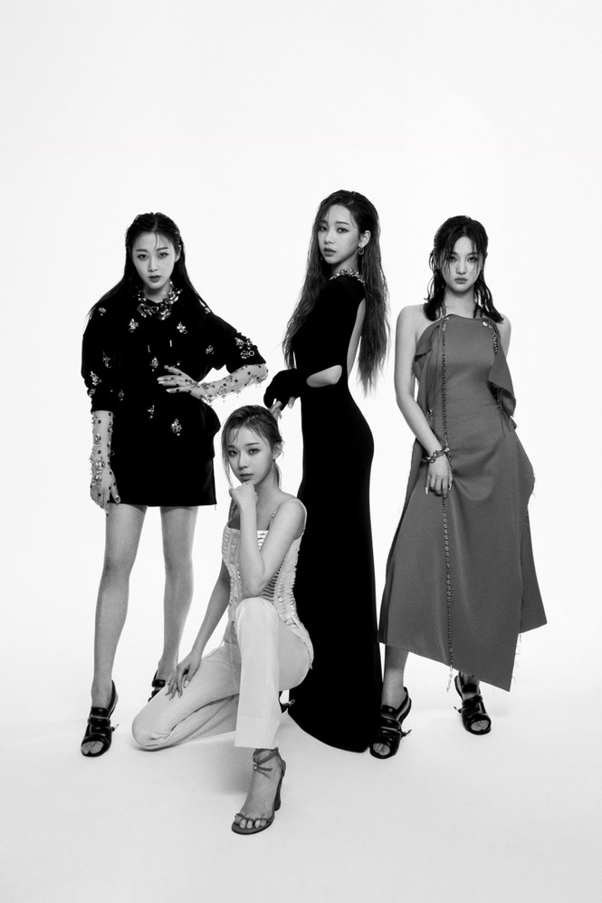 aespa tung bộ ảnh từng thành viên trên DAZED Hàn, netizen “cạn lời” vì các cô gái toàn mặc lại đồ của nhau - ảnh 1