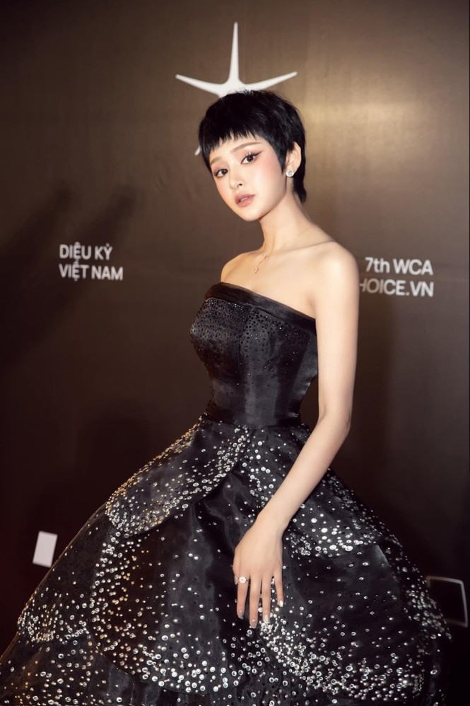 Mỹ nhân tuổi Sửu: Học cách mix đồ bình dân với hàng hiệu cao tay như “búp bê” Hiền Hồ - ảnh 11