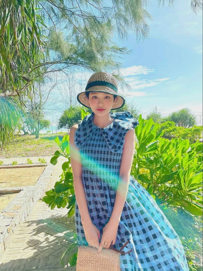 Mỹ nhân tuổi Sửu: Học cách mix đồ bình dân với hàng hiệu cao tay như “búp bê” Hiền Hồ - ảnh 2