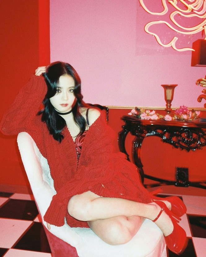 Mặc set đồ đỏ của D&G trị giá gần 175 triệu, Jisoo (BLACKPINK) quyến rũ hơn cả mẫu xịn của hãng - ảnh 6