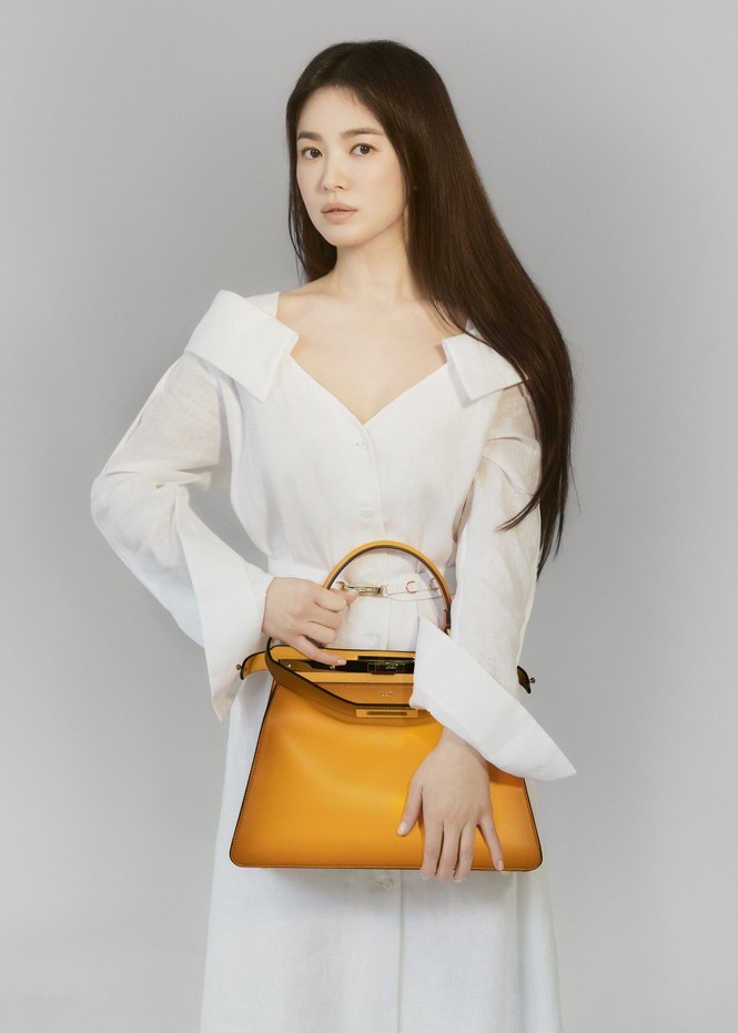 Song Hye Kyo chính thức trở thành đại sứ thương hiệu của FENDI, khoe bộ ảnh đẹp như “thiếu nữ mùa Xuân” - ảnh 4