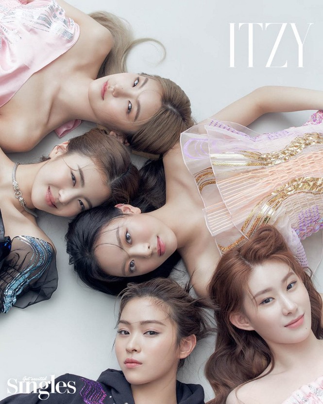 ITZY tung bộ ảnh tạp chí đầu năm, ảnh từng thành viên được khen tới tấp nhưng ảnh bìa cả nhóm bị chê tơi tả - ảnh 8