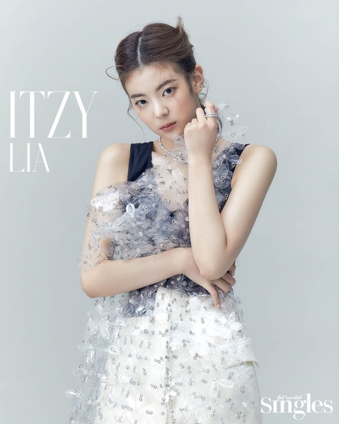 ITZY tung bộ ảnh tạp chí đầu năm, ảnh từng thành viên được khen tới tấp nhưng ảnh bìa cả nhóm bị chê tơi tả - ảnh 4