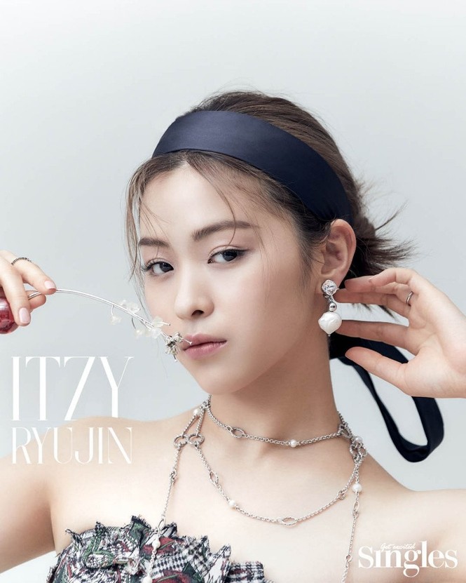 ITZY tung bộ ảnh tạp chí đầu năm, ảnh từng thành viên được khen tới tấp nhưng ảnh bìa cả nhóm bị chê tơi tả - ảnh 7