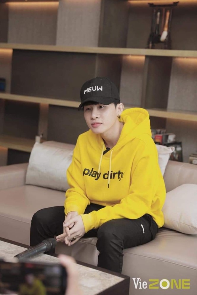 Nam thần tuổi Sửu: Trong vòng một năm Jack lên đời phong cách thời trang như idol Hàn - ảnh 3