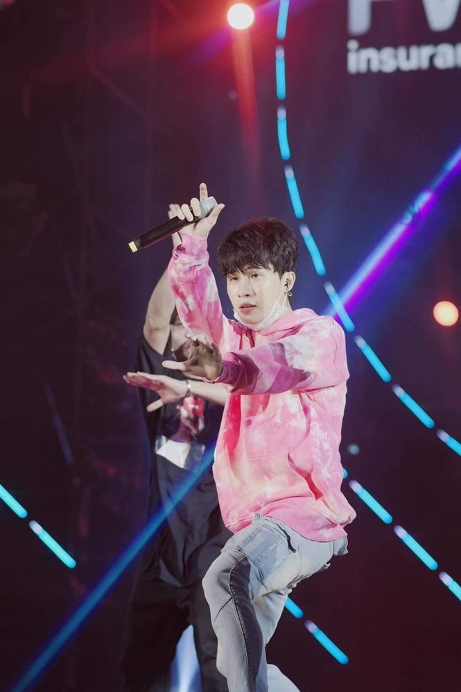 Nam thần tuổi Sửu: Trong vòng một năm Jack lên đời phong cách thời trang như idol Hàn - ảnh 4