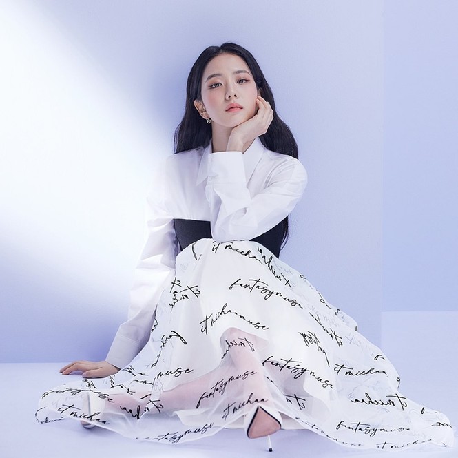 Các “nữ thần” cùng tung bộ ảnh thời trang, Suzy được khen tươi tắn trẻ trung hơn cả Jisoo (BLACKPINK) và Song Hye Kyo - ảnh 3