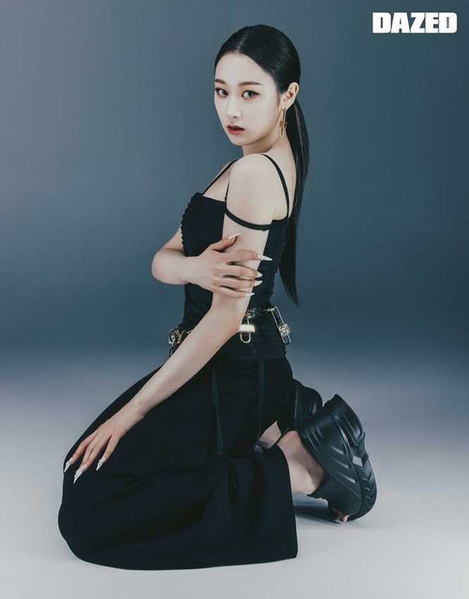 aespa tung bộ ảnh từng thành viên trên DAZED Hàn, netizen “cạn lời” vì các cô gái toàn mặc lại đồ của nhau - ảnh 6