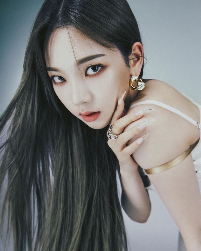 aespa tung bộ ảnh từng thành viên trên DAZED Hàn, netizen “cạn lời” vì các cô gái toàn mặc lại đồ của nhau - ảnh 4