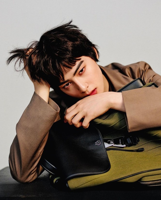 Full bộ ảnh gây tranh cãi của Cha Eun Woo trên GQ Hàn, mặc cả váy nhưng nhìn tổng thể lại đẹp trai ấn tượng - ảnh 4