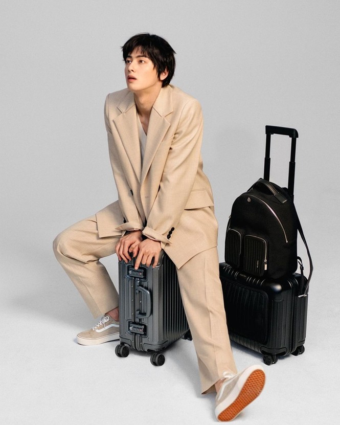 Full bộ ảnh gây tranh cãi của Cha Eun Woo trên GQ Hàn, mặc cả váy nhưng nhìn tổng thể lại đẹp trai ấn tượng - ảnh 7