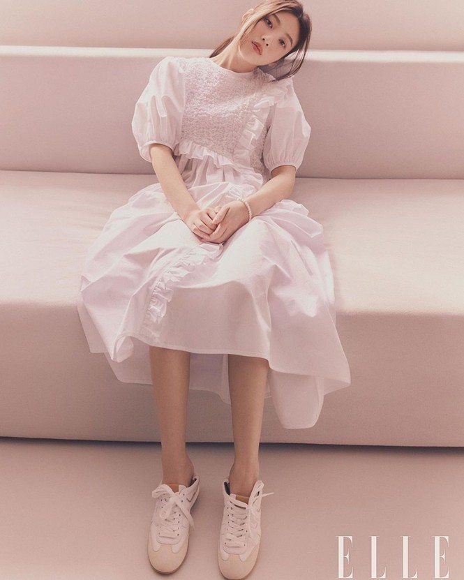 Joy (Red Velvet) khiến người hâm mộ ngây ngất với bộ ảnh khoe body cực đỉnh trên ELLE Hàn - ảnh 1