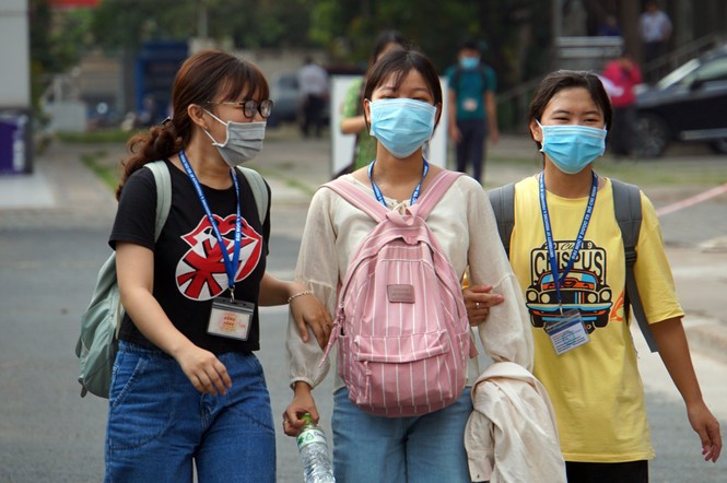 Sinh viên không khỏi hoang mang lo ngại trước nguy cơ dịch tái bùng phát trong cộng đồng - ảnh 2