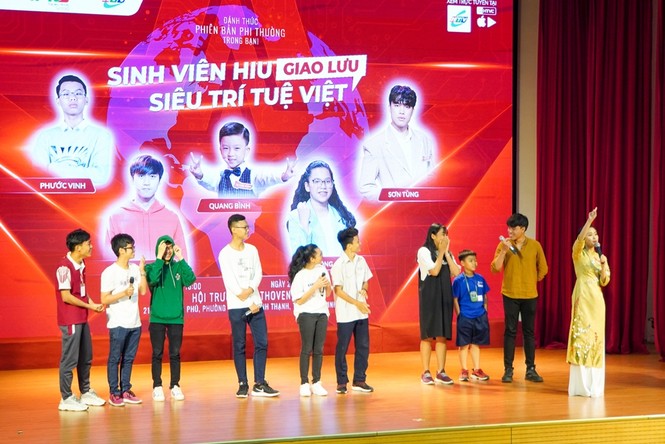 Buổi họp mặt của “con nhà người ta”: Các siêu trí tuệ Việt chia sẻ cuộc sống hậu nổi tiếng - ảnh 1