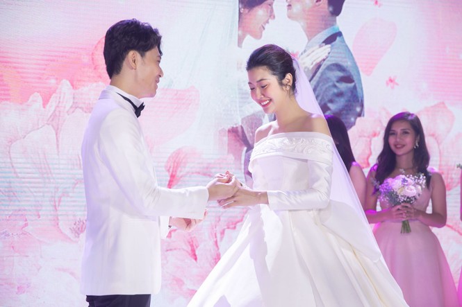 Đám cưới Á hậu Thúy Vân: Những khoảnh khắc đẹp của đôi trai tài gái sắc - ảnh 12