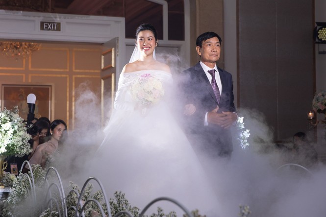 Đám cưới Á hậu Thúy Vân: Những khoảnh khắc đẹp của đôi trai tài gái sắc - ảnh 10