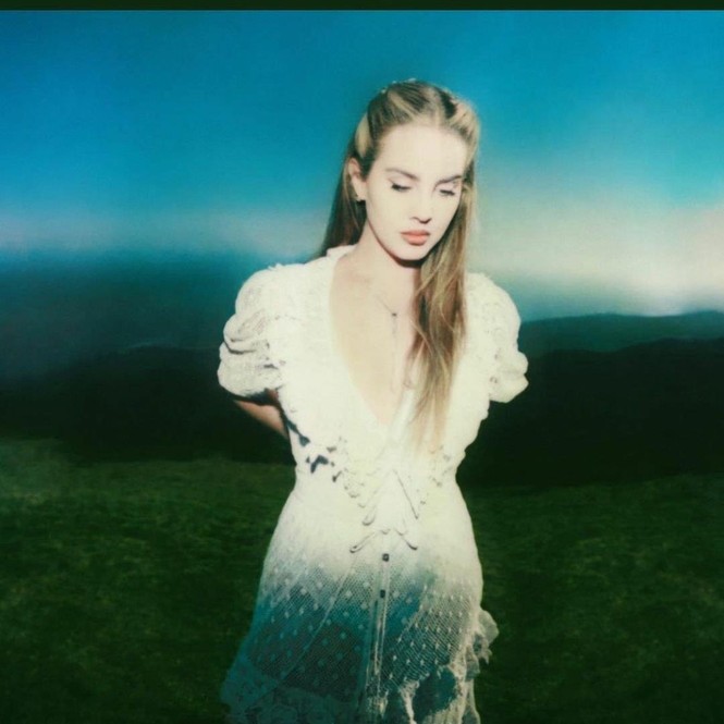 Hãy đội mũ bảo hiểm khi xem MV mới của Lana Del Rey: Bẻ lái cực gắt khiến bạn “hết hồn” - ảnh 2