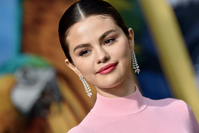 Selena Gomez đang hào hứng livestream phải tắt vội vì netizen liên tục réo tên Justin Bieber - ảnh 1