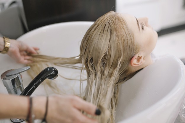 Những công dụng không ngờ của nước dừa mà bạn chưa