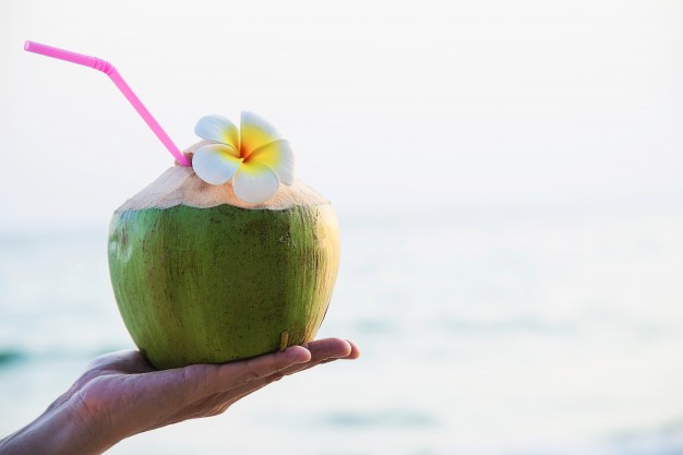 Những công dụng không ngờ của nước dừa mà bạn chưa