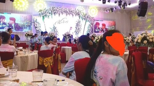 Liên hoan tổng kết năm học sang chảnh như tiệc cưới, dân mạng để lại bình luận thích thú - ảnh 1