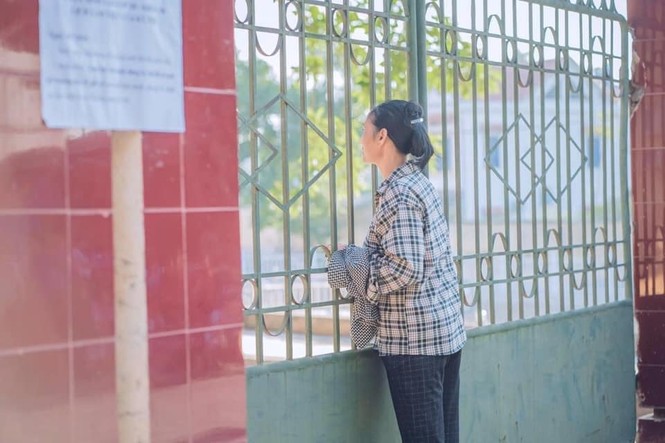 Hình ảnh xúc động trong mùa thi năm 2020: Mẹ luôn là người tuyệt vời nhất! - ảnh 3