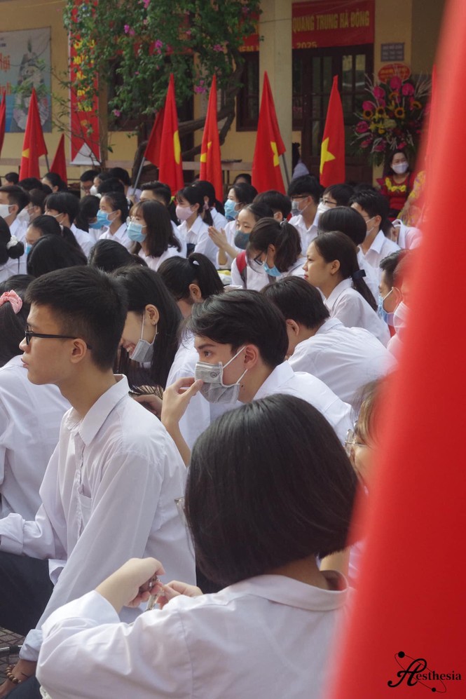 Nam sinh đeo khẩu trang vẫn bị dân mạng