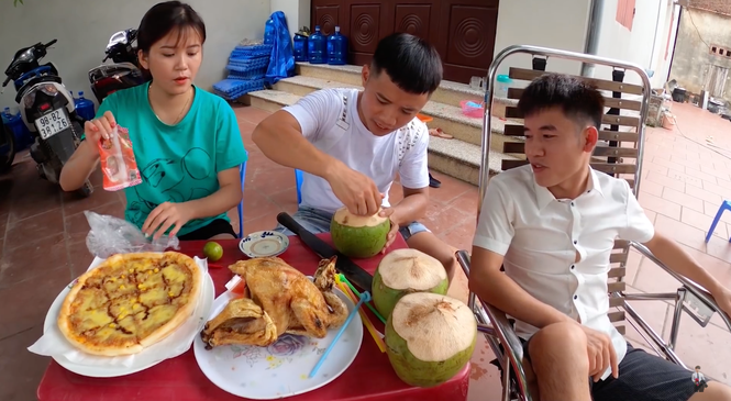 Con trai Bà Tân Vlog lại tiếp tục bị dân mạng chỉ trích vì làm clip