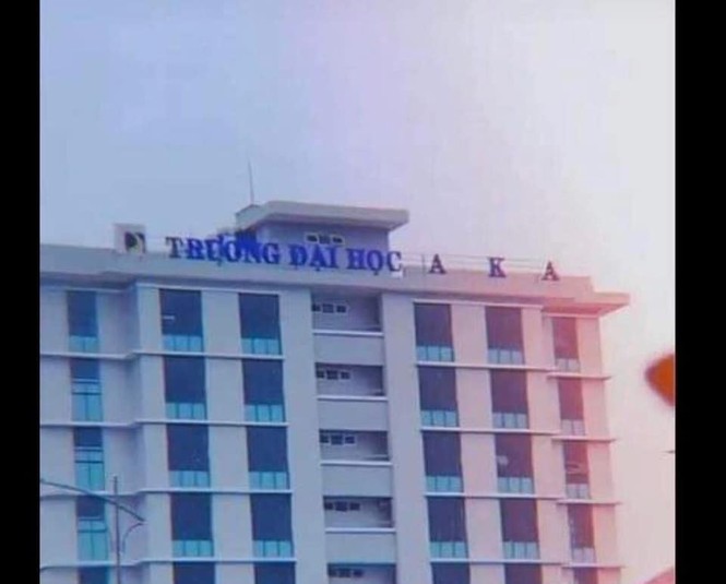 Bảng tên trường Đại học bị bão cuốn bay, sinh viên Đà Nẵng nhờ cộng đồng mạng tìm hộ - ảnh 2