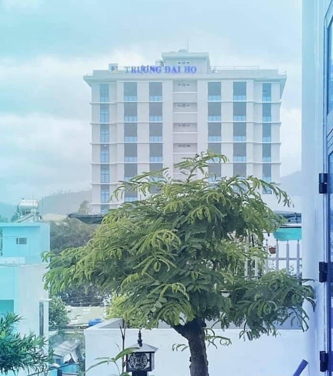 Bảng tên trường Đại học bị bão cuốn bay, sinh viên Đà Nẵng nhờ cộng đồng mạng tìm hộ - ảnh 3