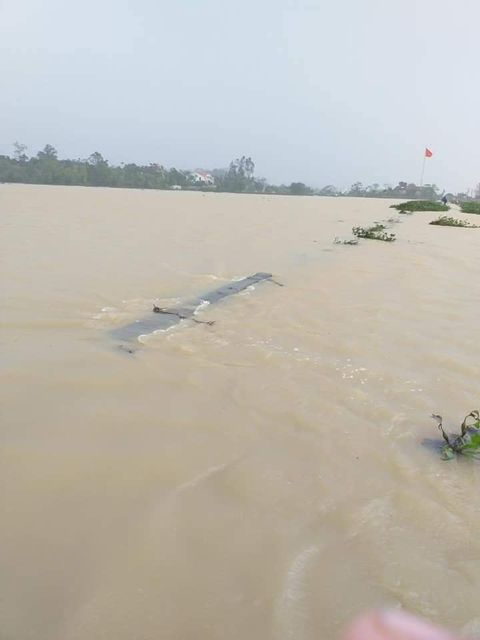 Cảnh tượng xót xa: Nhiều nơi tại Nghệ An ngập sâu trong nước lũ, khu vực biển bị sập bờ kè - ảnh 14